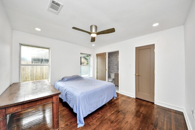 Building Photo - Luxury Living Meets Modern Elegance in the Heart of Houston