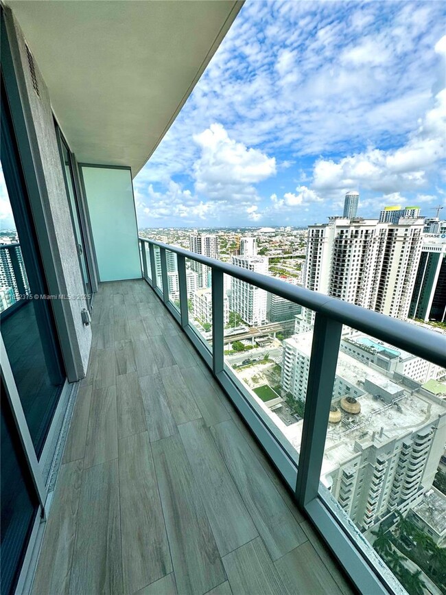 Building Photo - 1100S S Miami Ave
