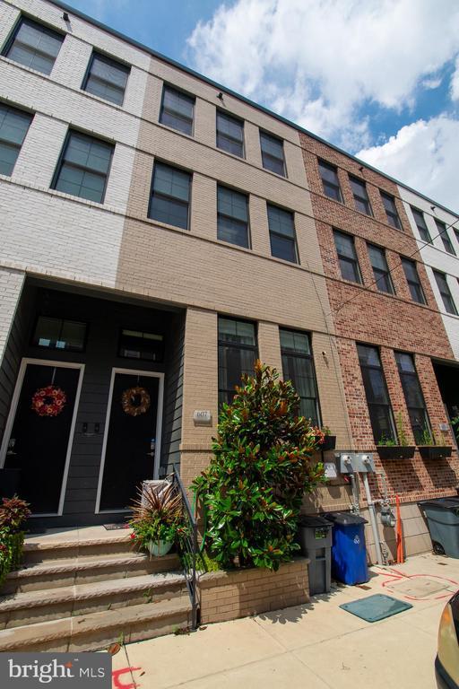 Building Photo - 607 McClellan St