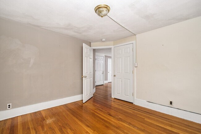 Building Photo - 14-16 Edith Ave-