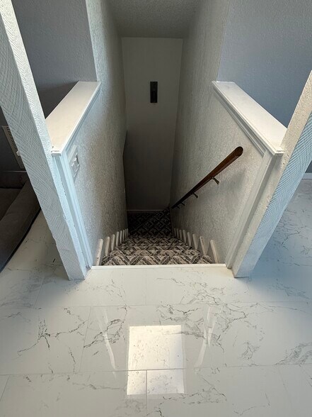 Building Photo - 6705 Bayberry Dr