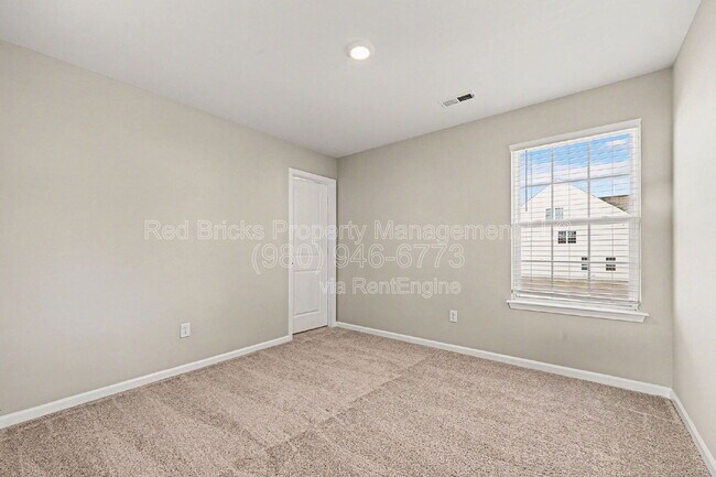 Building Photo - 435 Kennerly Center Dr