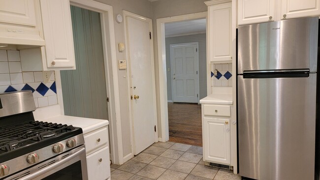 Building Photo - Updated Kitchen Pet Friendly-Brick Ranch  ...