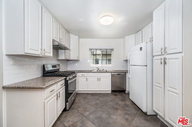 Building Photo - 1937 S Shenandoah St