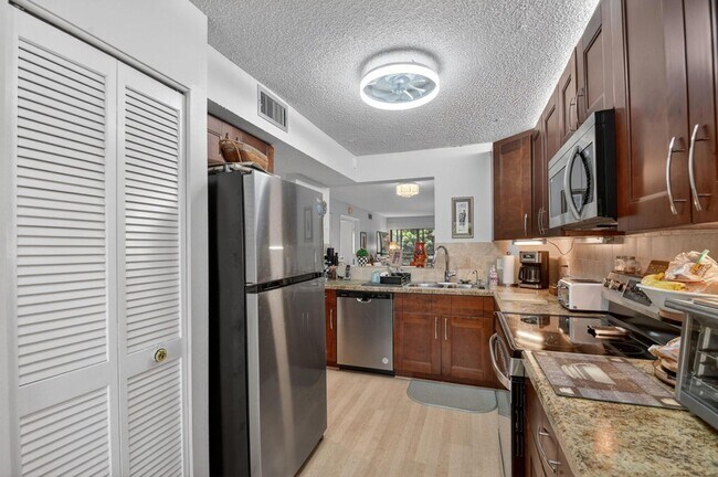 Building Photo - 10173 Mangrove Dr
