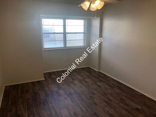 Building Photo - Beautiful, newly renovated, 2 bed 1 1/2 ba...