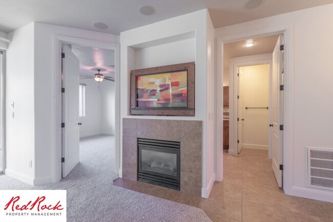 Building Photo - Remarkable 3 Bedroom Condo Next to Sunbroo...