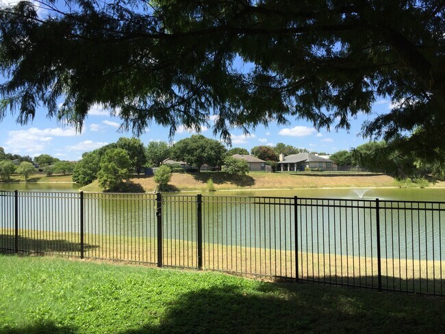 Building Photo - Towne Lake - Amazing Lake Views!