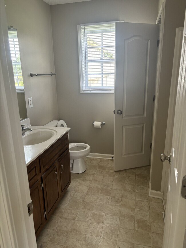 Building Photo - 409 Athena Dr