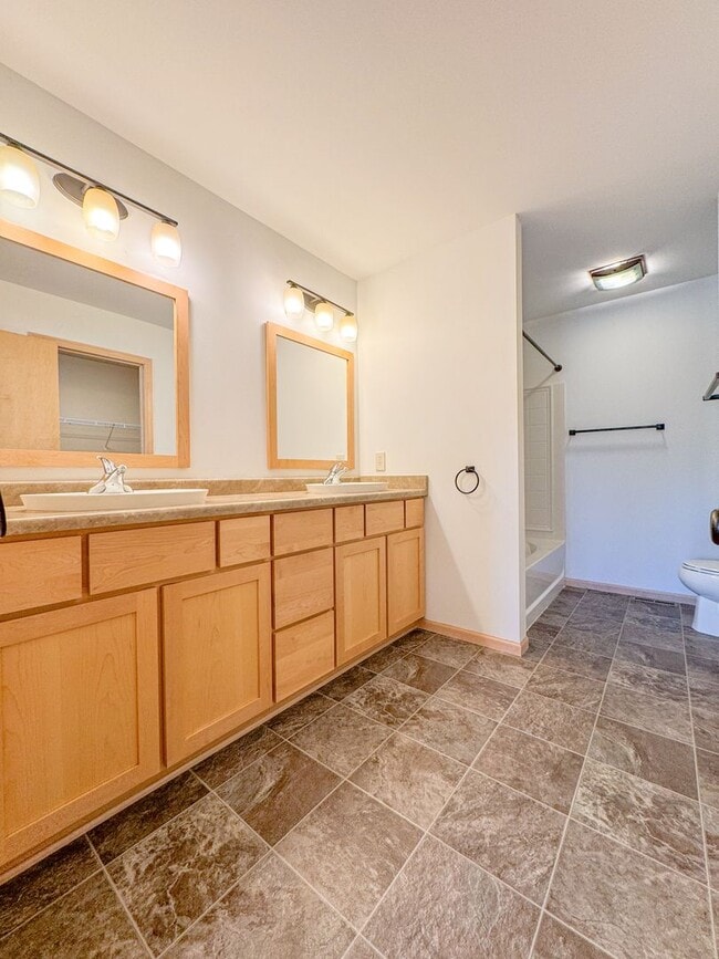 Building Photo - 1139 Cathedral Point Dr