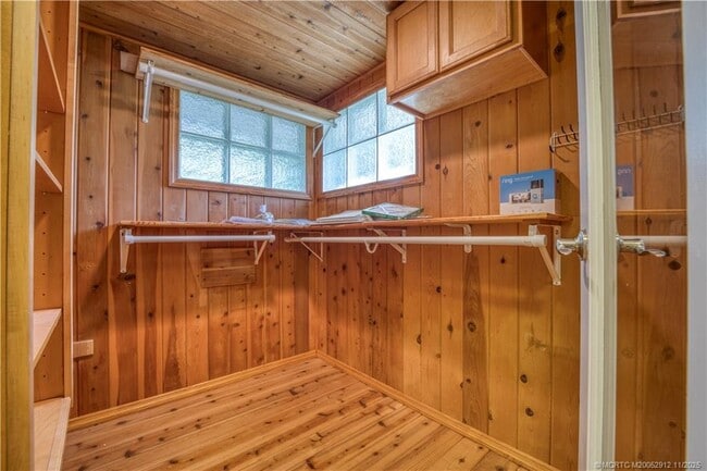 Building Photo - 7 Oakwood Dr