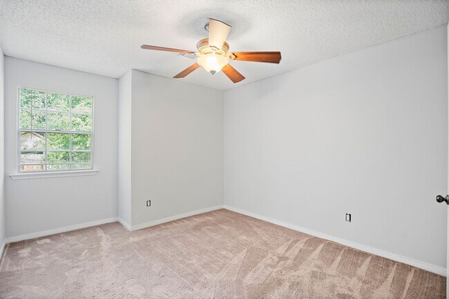 Building Photo - 22 S Rain Forest Ct