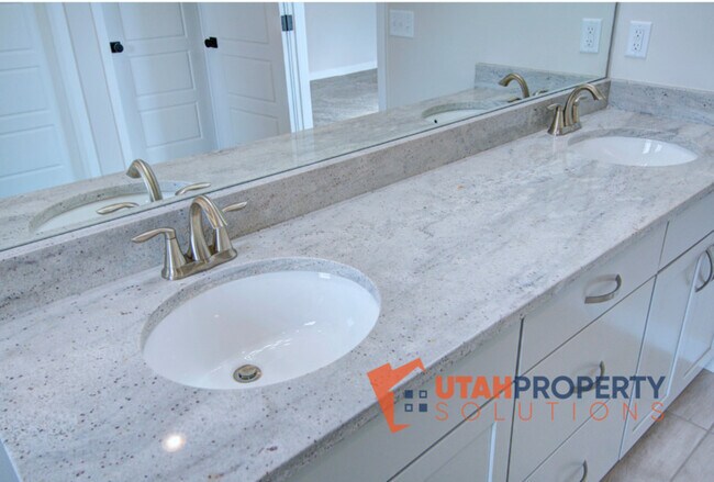 Building Photo - 4693 Daisy Ln