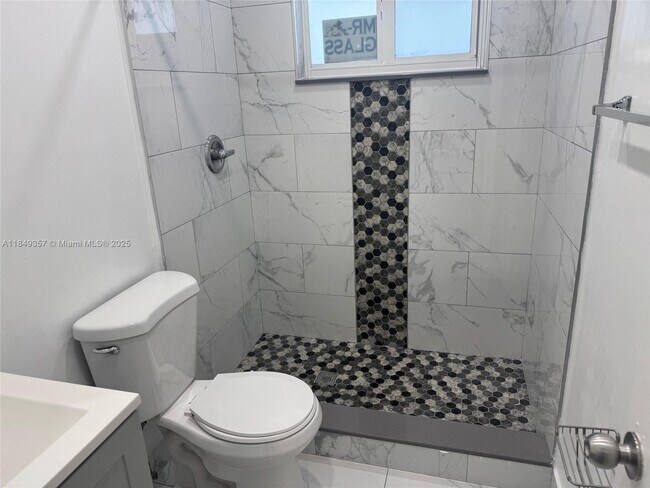 Building Photo - 6119 SW 33rd St