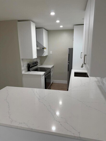 Building Photo - 926 S C St