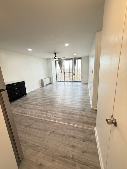 Building Photo - 2500 N Van Dorn St