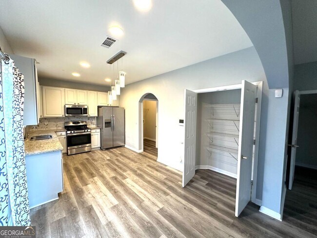 Building Photo - 5496 Village Trace