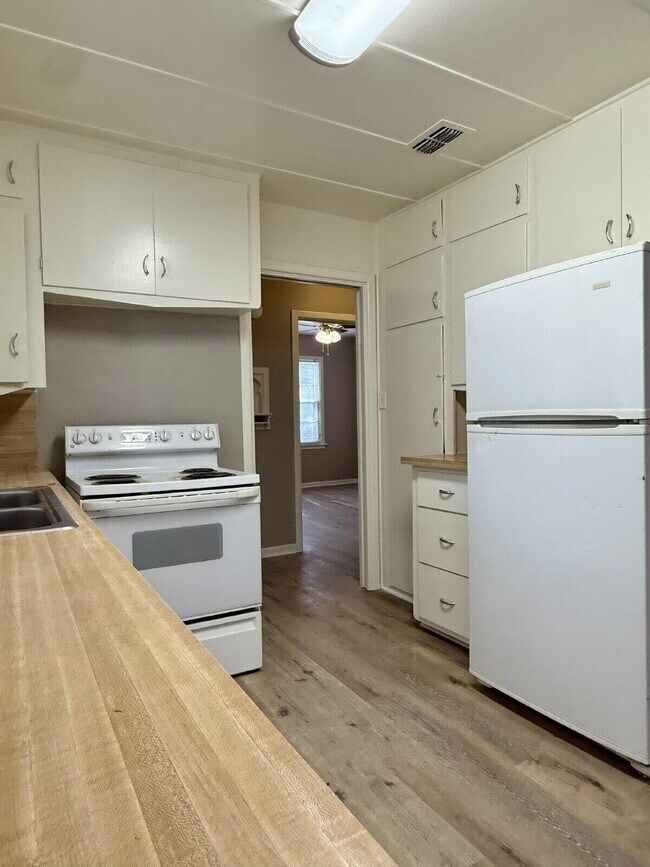 Building Photo - 4208 42nd St