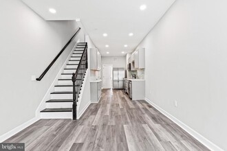 Building Photo - 2638 E Monument St