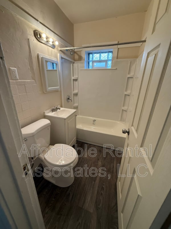 Building Photo - 1020 W National Ave