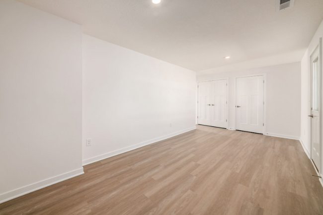 Building Photo - 132 Weeping Willow Dr