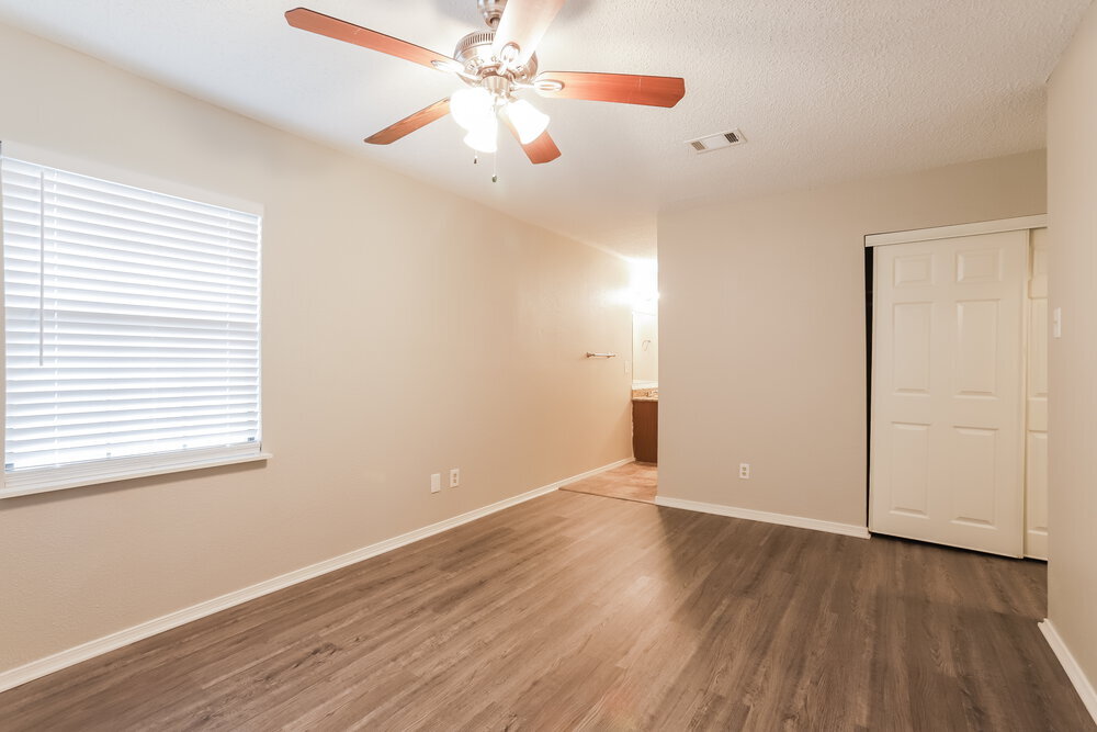 Building Photo - 6395 Crossway Dr
