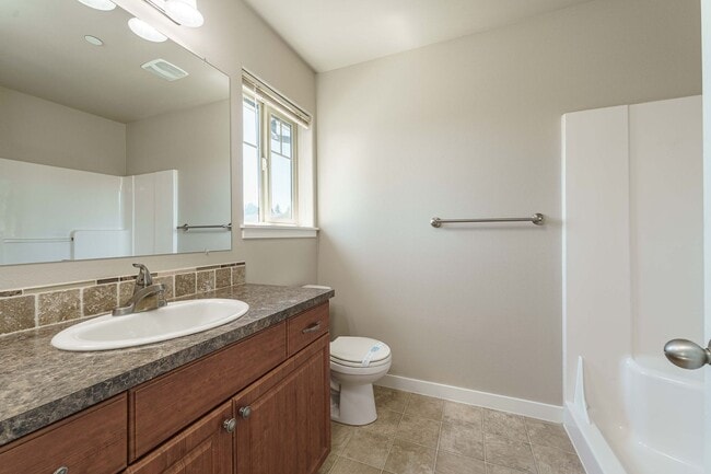 Building Photo - ASK ABOUT AUGUST MOVE IN SPECIAL 3 Bedroom...