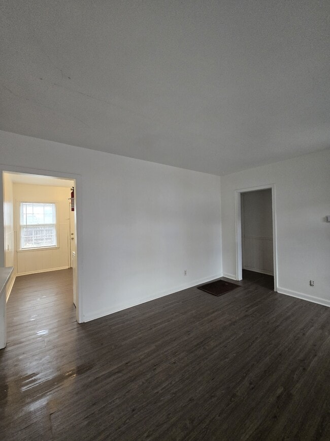 Building Photo - 522 S Glendale St