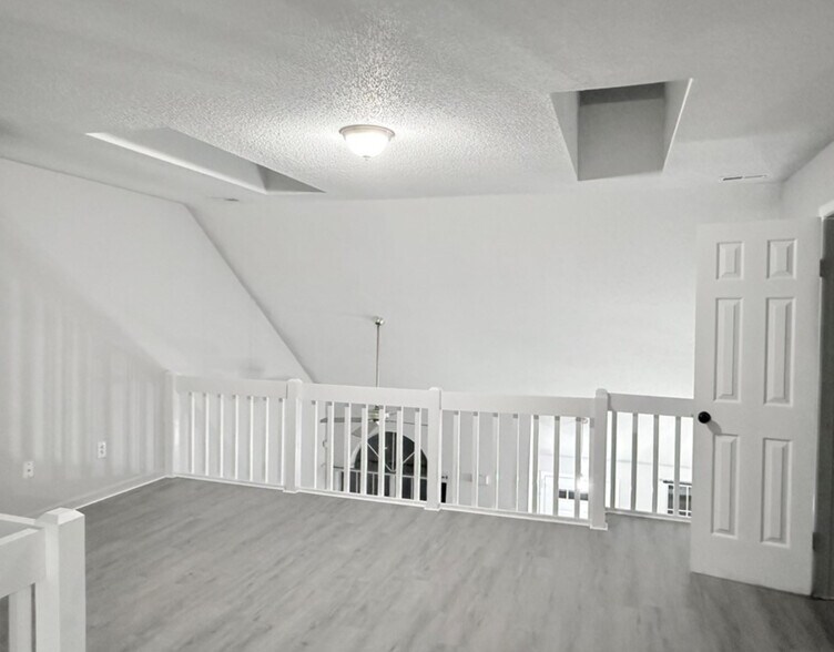 Building Photo - 3938 Roebling Ln