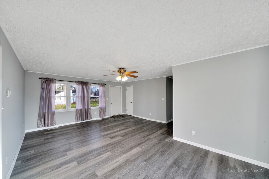 Building Photo - 303 S East St