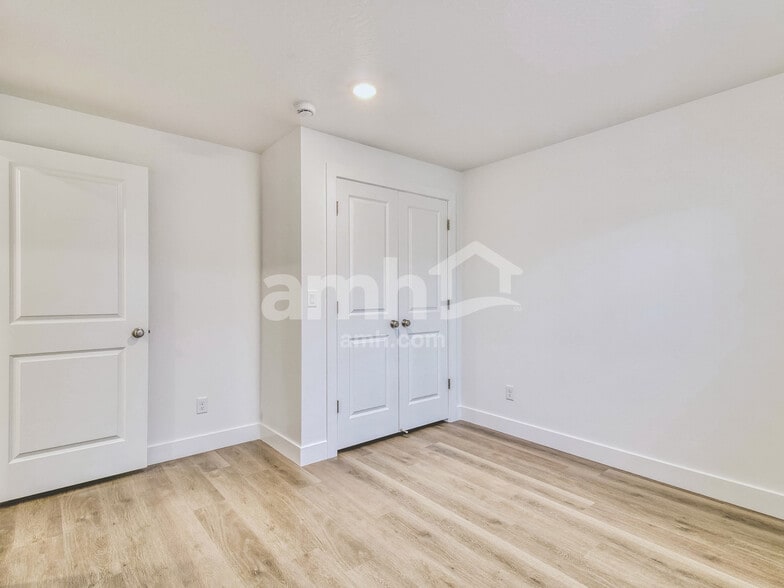 Building Photo - 7703 Castleton Ln