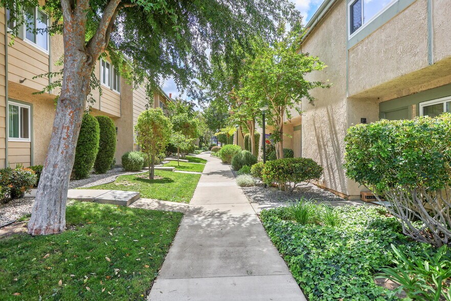 Walkway - 8341 Grenoble St