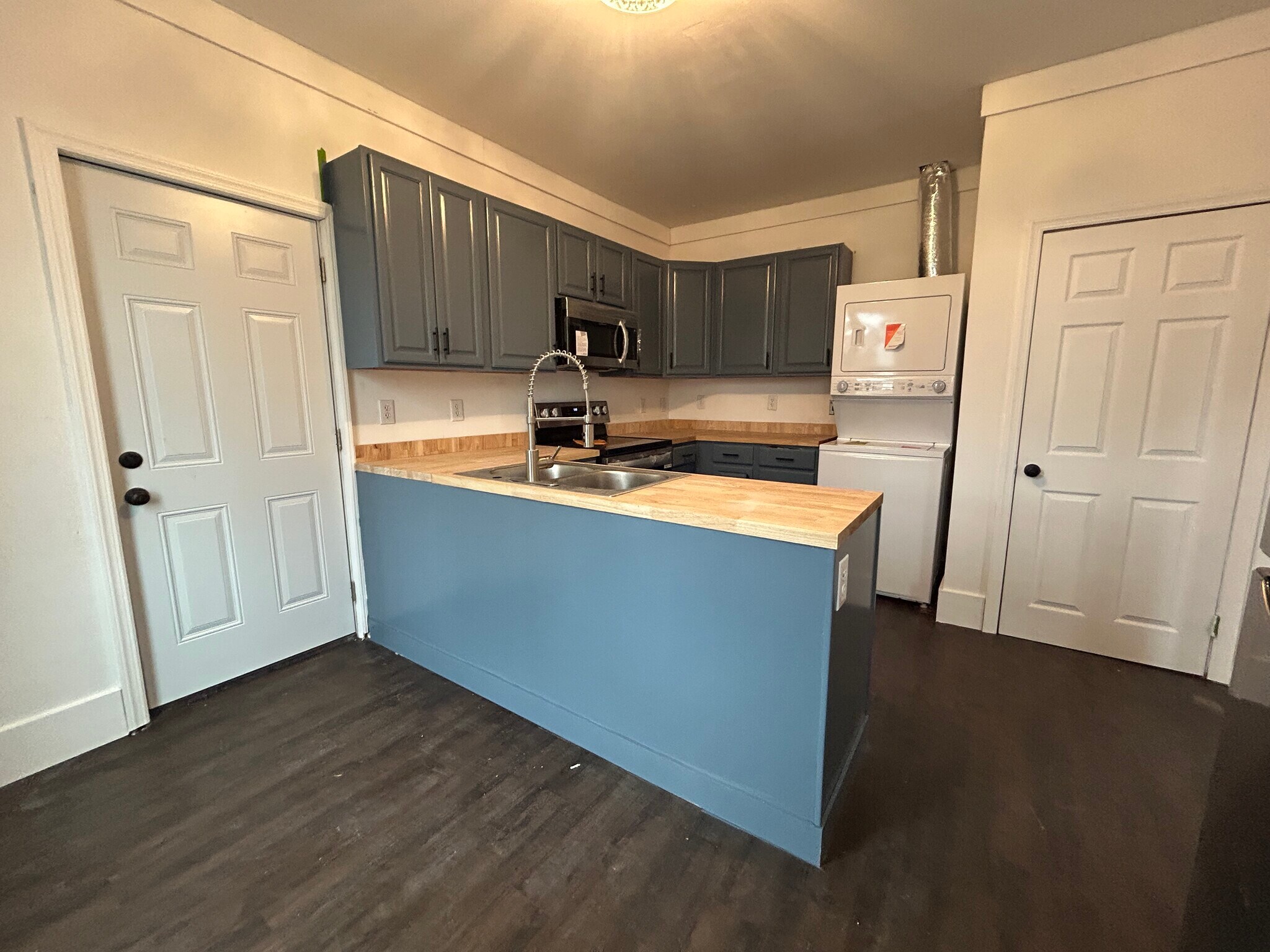 Building Photo - 1668 Memorial Ave