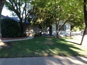 Building Photo - Large floor plan