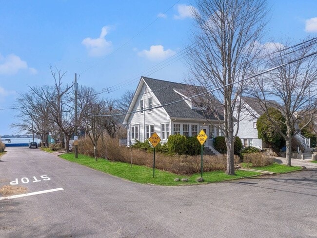 Building Photo - 401 Hunter Ave