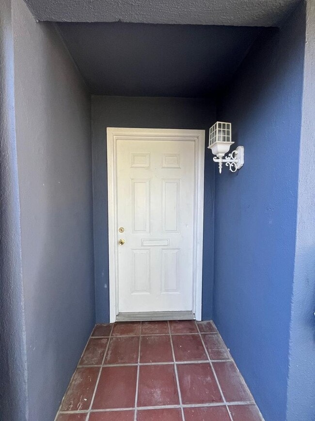 Building Photo - PRIVATE 3 bed/3 bath HOME + Office. NO OTHER UNITS ON PROPERTY.
