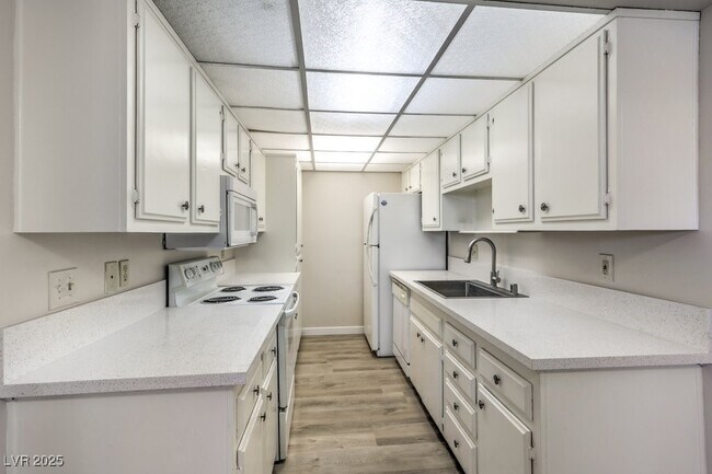 Building Photo - 3683 Villa Knolls E Dr