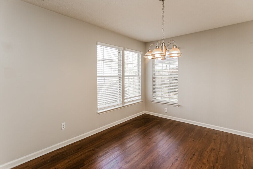 Building Photo - 1902 Shadbark Ct