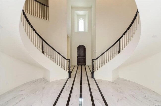 Building Photo - 105 Spacial