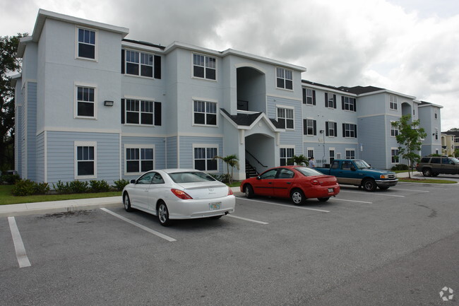 Building Photo - Grande Court North Port