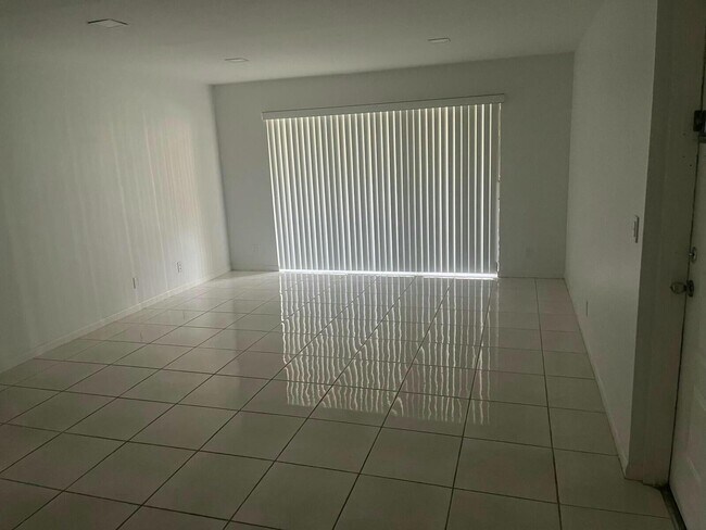 Building Photo - 209 Foxtail Dr