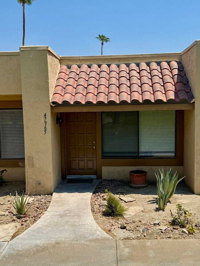 Building Photo - 47965 Oasis Ct