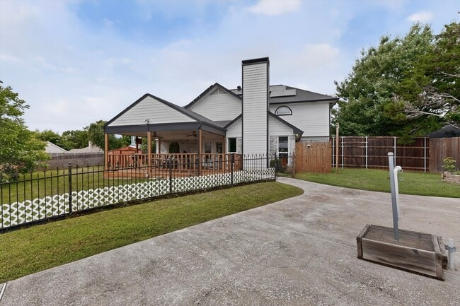 Building Photo - 233 Brittany Ct