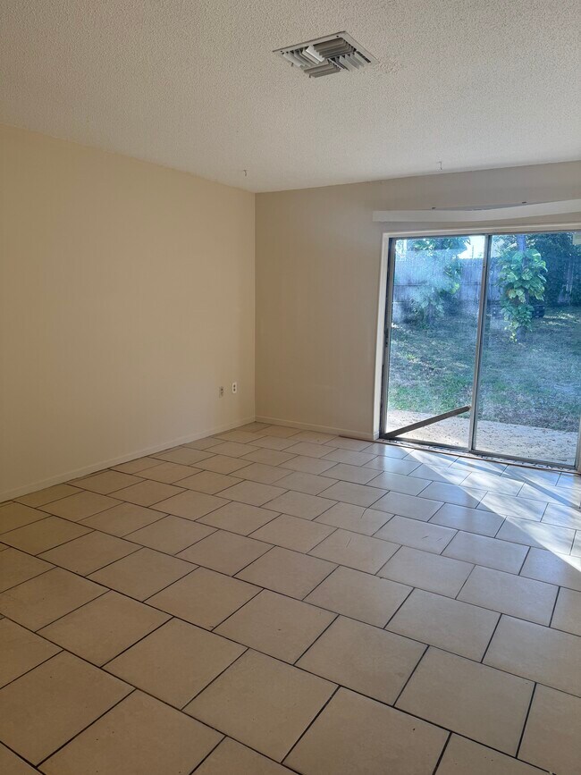 Building Photo - 810 N Hudson St