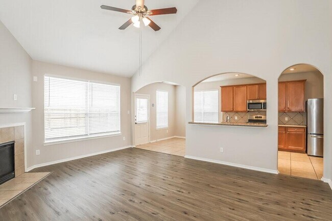 Building Photo - 4939 Forest Hurst Dr