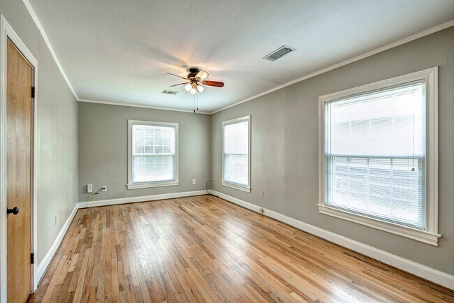 Building Photo - 2030 Gostick St