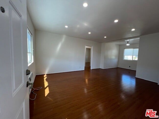 Building Photo - 2210 S Sycamore Ave