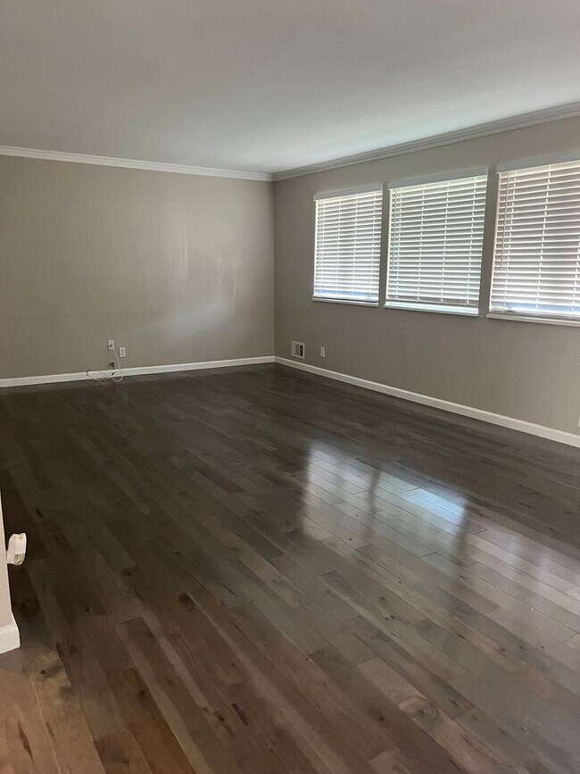 Building Photo - Beautiful 4bd 3bth Home Move In Ready!