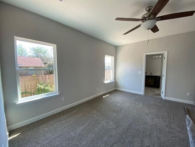 Building Photo - 3-Bedroom Brick Home with Modern Finishes & Large Yard!