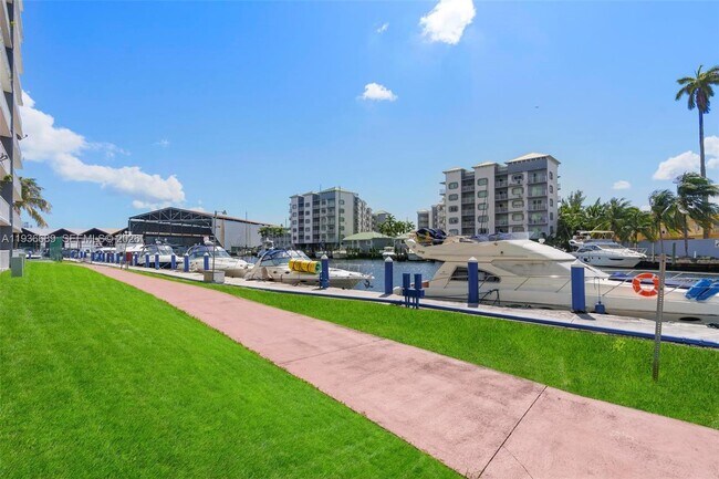 Building Photo - 1800 NW 24th Ave